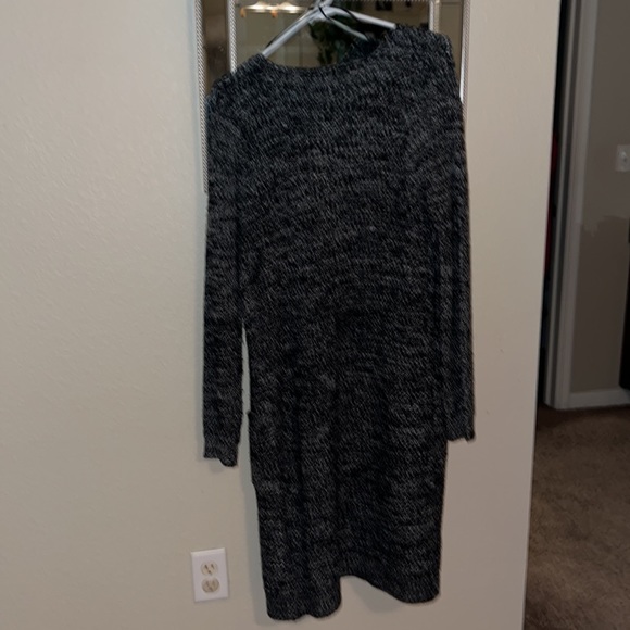 Woman’s sweater - Picture 3 of 3